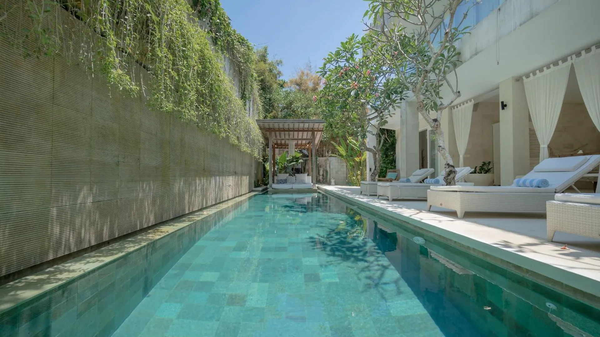 Bali Luxe Villa Beachfront Rooftop Sunsets Canggu Indonesien