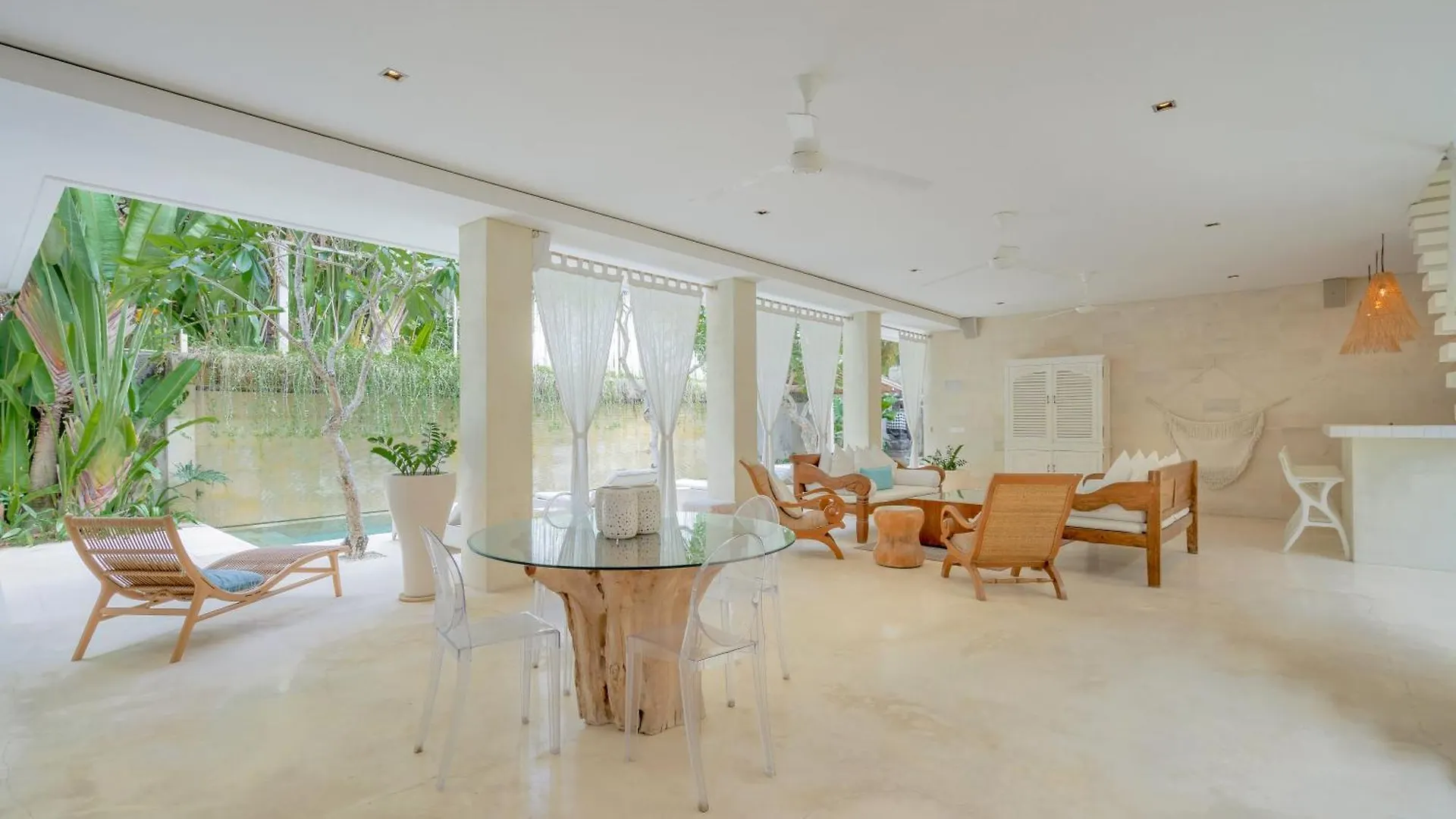 Bali Luxe Villa Beachfront Rooftop Sunsets Canggu