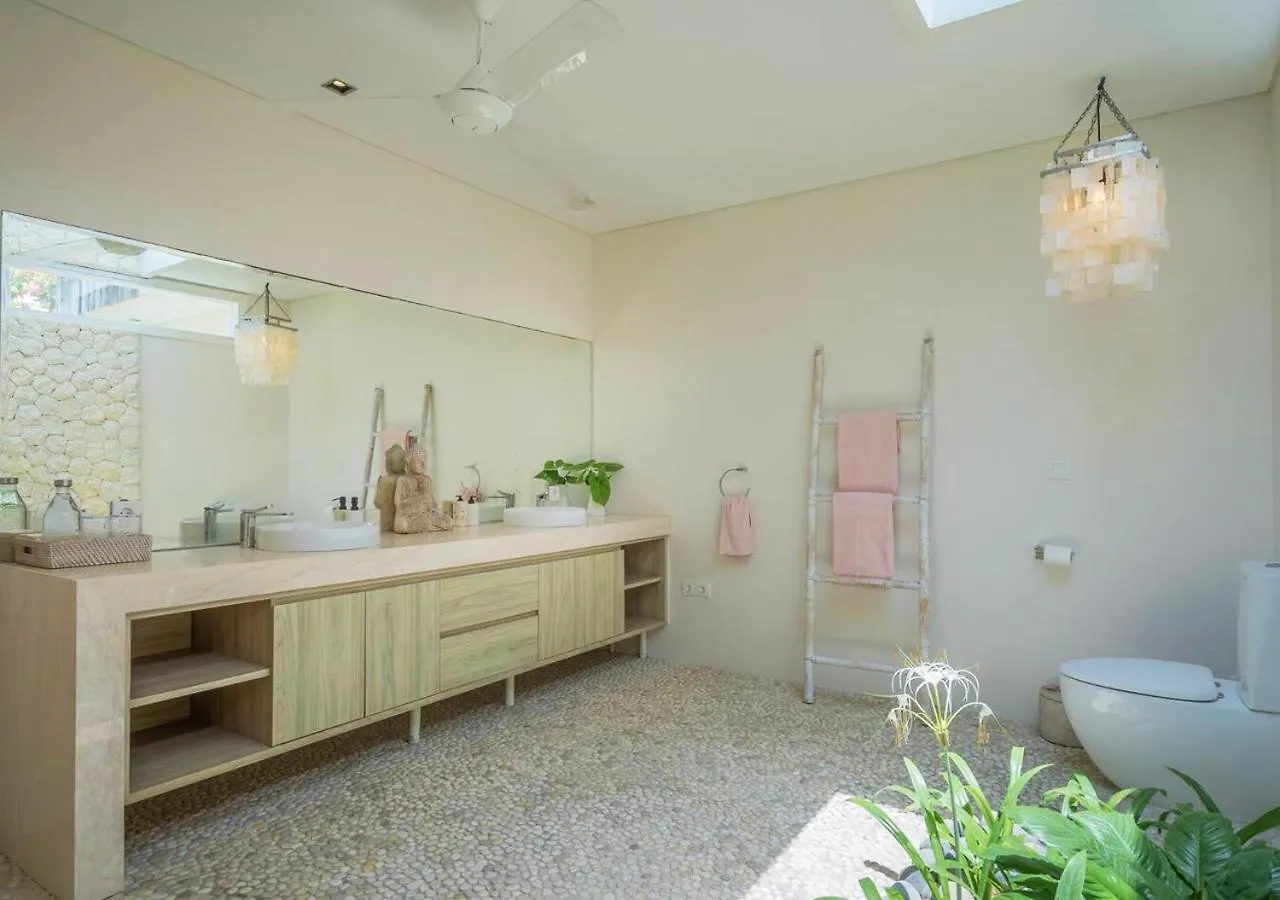 Bali Luxe Villa Beachfront Rooftop Sunsets Canggu Indonesien