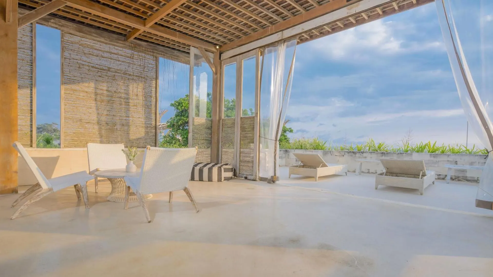 Bali Luxe Villa Beachfront Rooftop Sunsets Canggu Indonesien