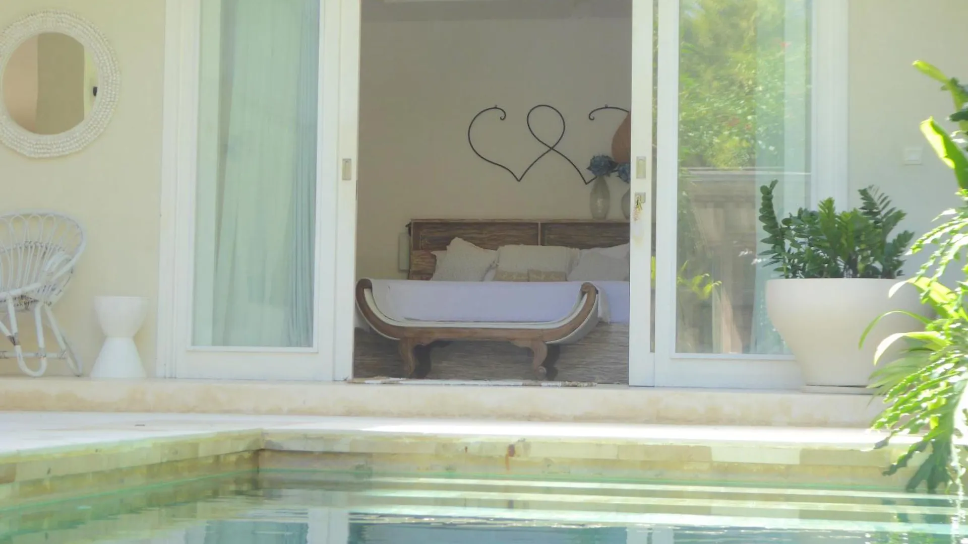 Bali Luxe Villa Beachfront Rooftop Sunsets Canggu Indonesien