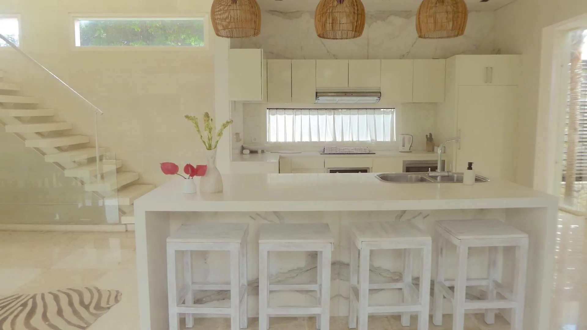 Bali Luxe Villa Beachfront Rooftop Sunsets Canggu Indonesien